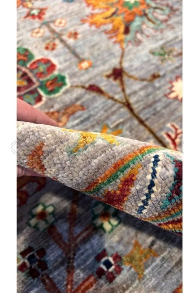 UŞAK SULTANİ SAF YÜN YÜKSEK KALİTE YÜN DEN DOKUNMUŞ ÖZEL EL EMEĞİDE YOĞUN OLAN YÜN DOKUMA HALI