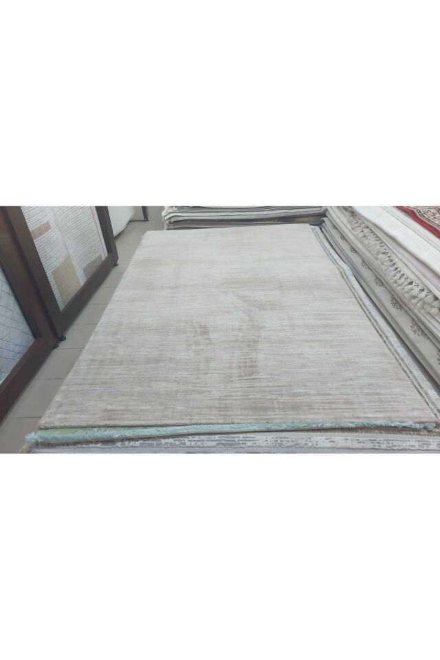 halı saray sık dokuma orta kalınlıkta süper akrilik halı