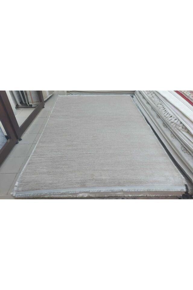 halı saray sık dokuma orta kalınlıkta süper akrilik halı