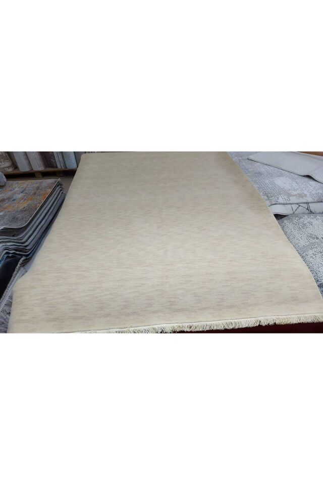 Yün Halı Uşak Saf Yün Halı Düz Renk  Özel Fiyat 002 Bej Geleneksel Doku, Yün Halı Bej - 170 X 240