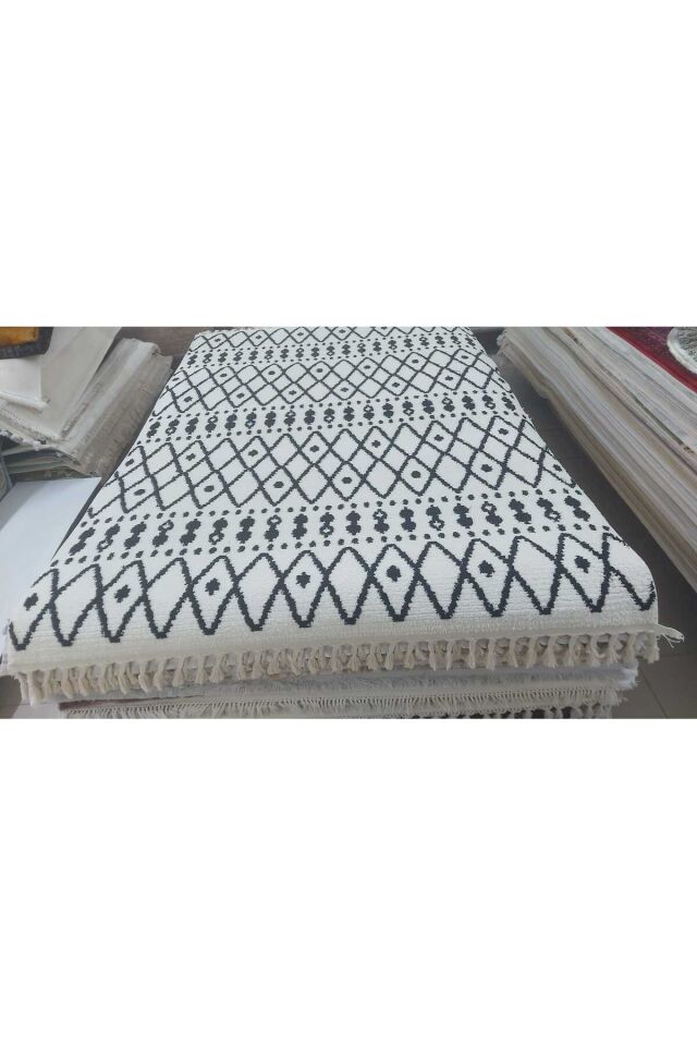 ALYA SIK DOKUMA ORTA KALINLIKTA AKRİLİK HALI Beyaz Si̇yah - 160 X 230